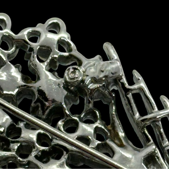 Vintage Signed Pegasus Coro AB and Faux Pearl Floral Brooch - Picture 6 of 9